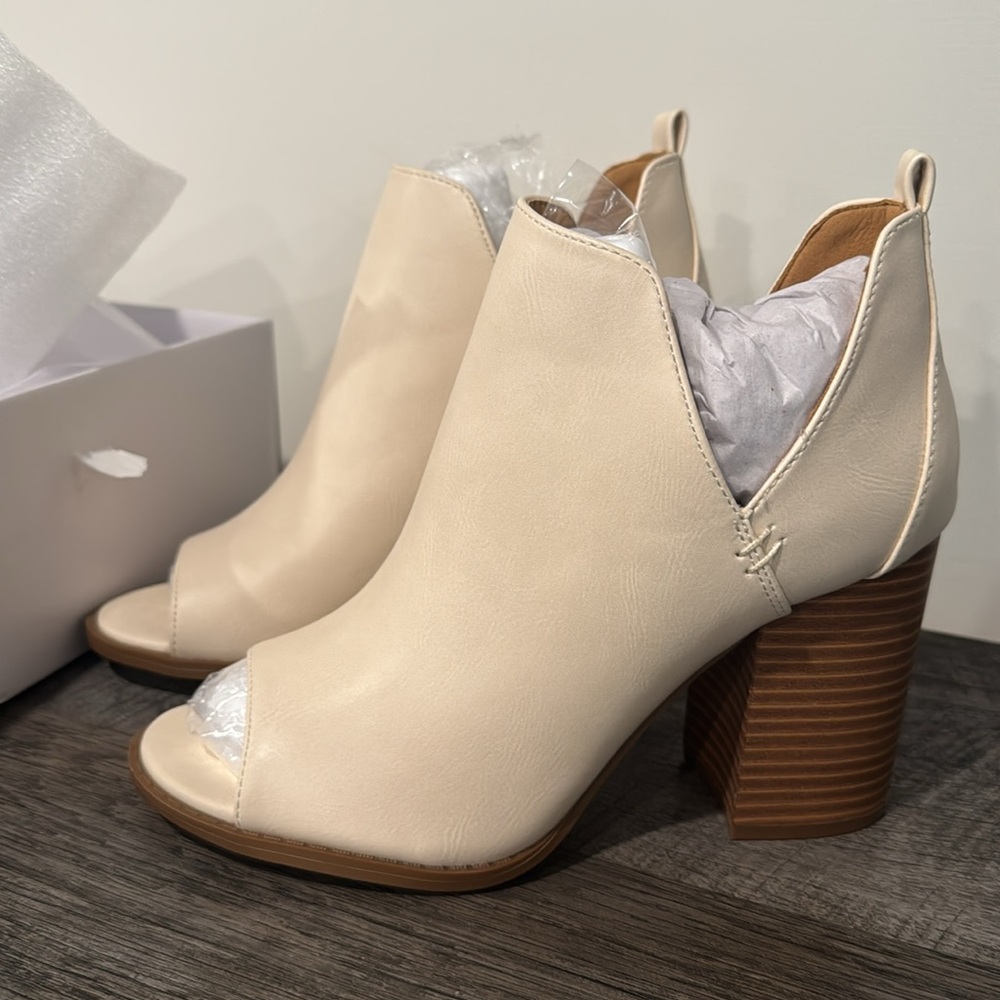 Brand new pink lily open toed booties